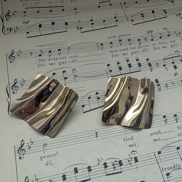 Jewelry - Goldtone Wave Earrings